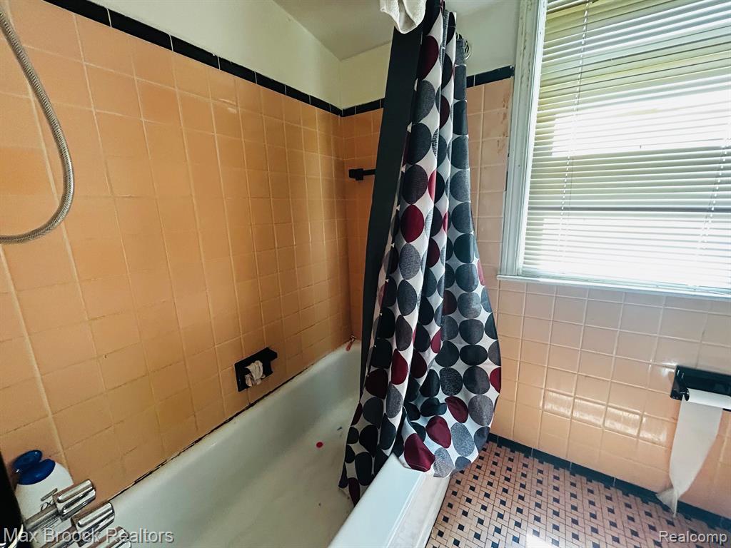 11329 MINOCK Street, Detroit, MI 48228 — Photo 9
