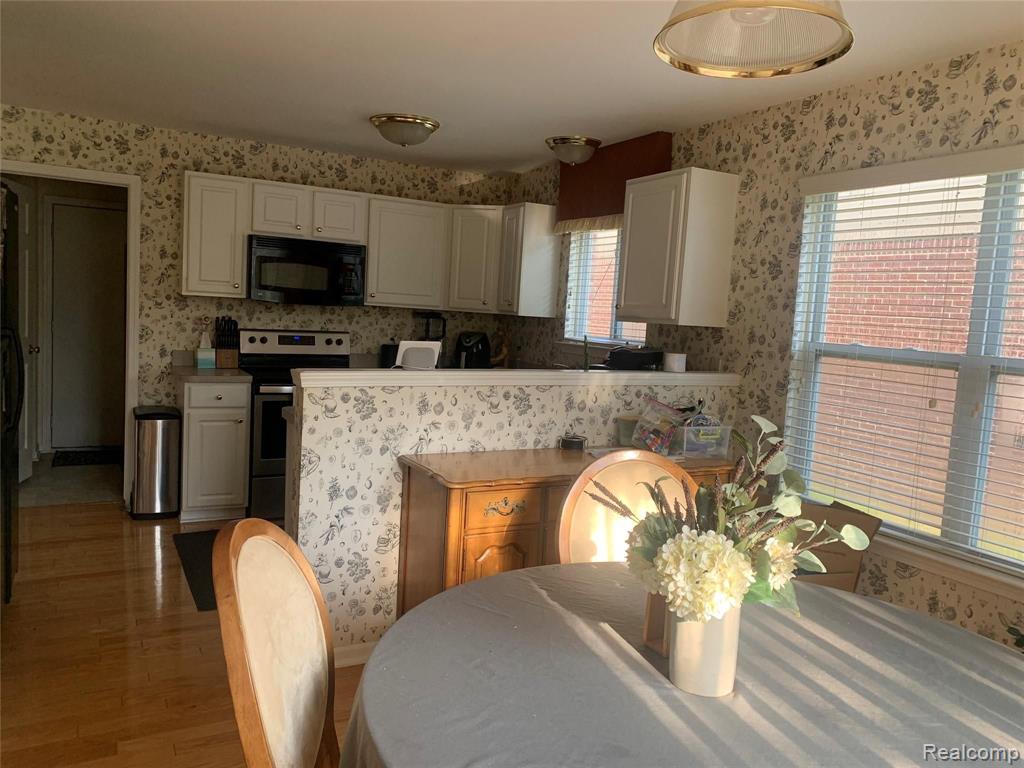 3943 BRUTON Avenue, Canton, MI 48188 — Photo 10
