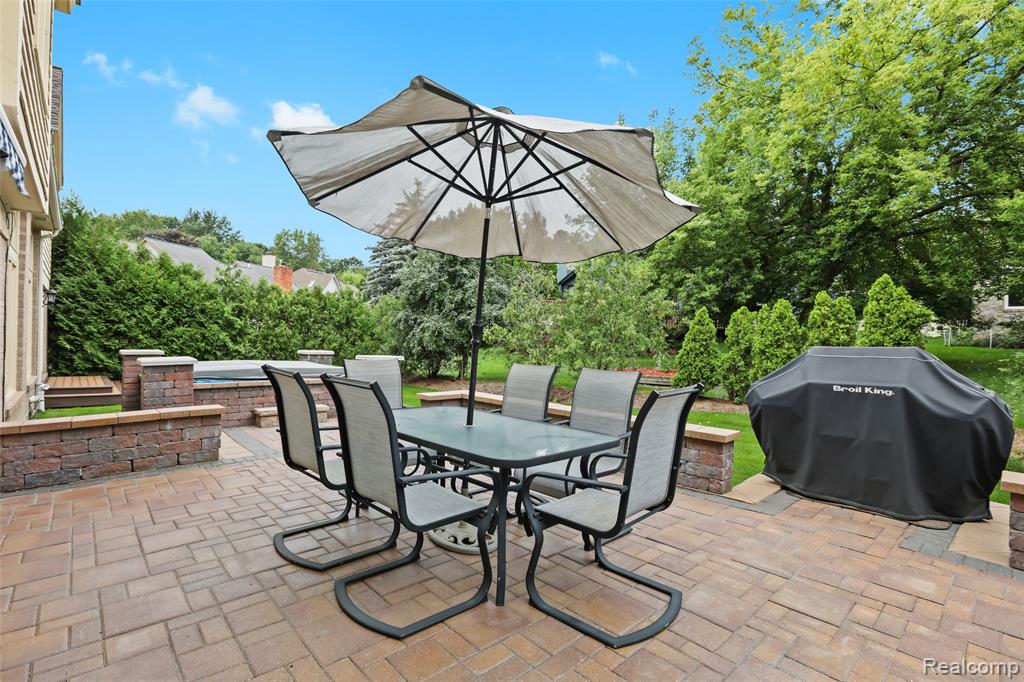 6034 Beachwood Drive, West Bloomfield, MI 48324 — Photo 35