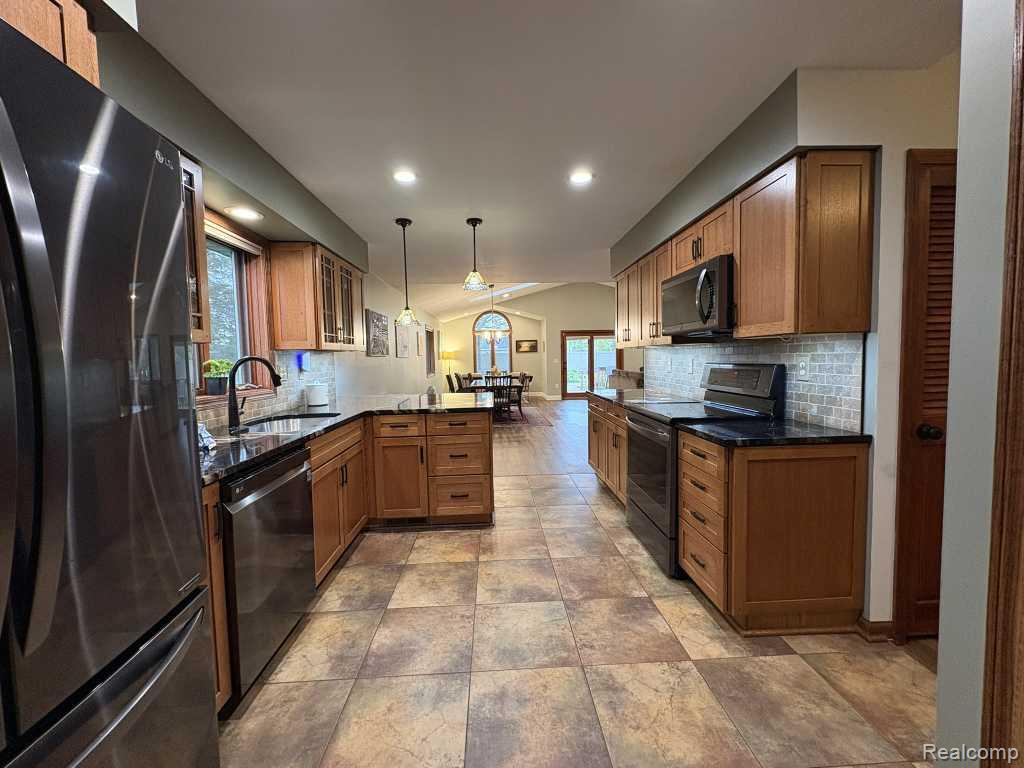 9038 Twin Oaks Court, Flushing, MI 48433 — Photo 7