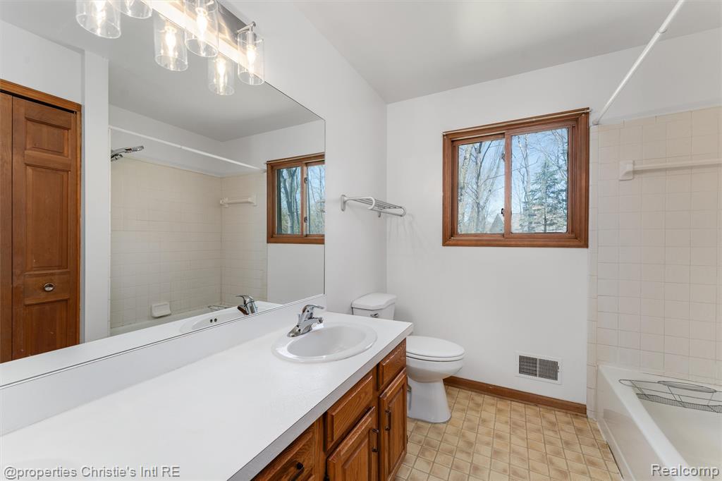 7514 Olde Sturbridge Trail, Clarkston, MI 48348 — Photo 19