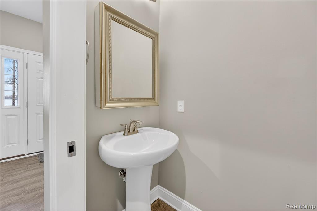 14131 Eastview Drive, Fenton, MI 48430 — Photo 8