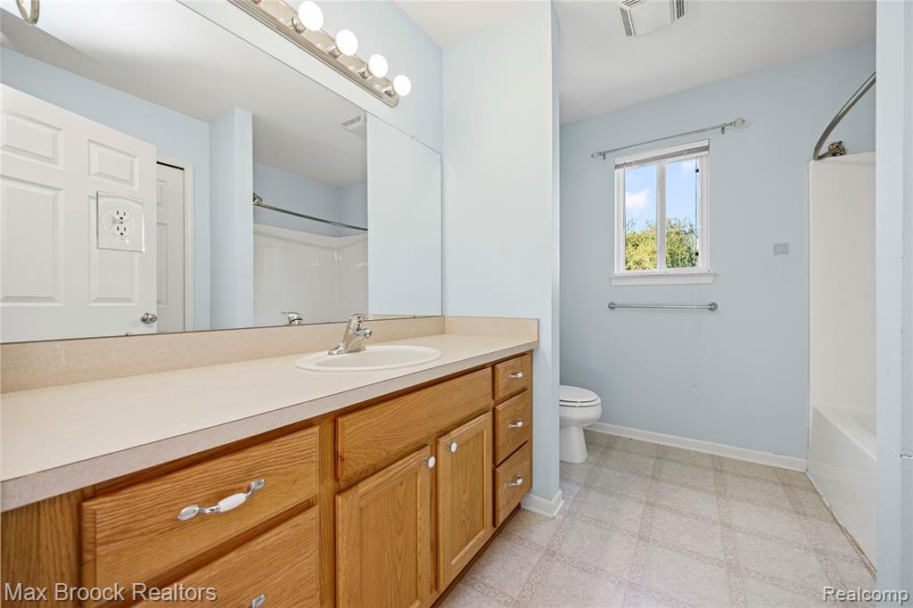71 DONNA Court, Waterford, MI 48327 — Photo 17
