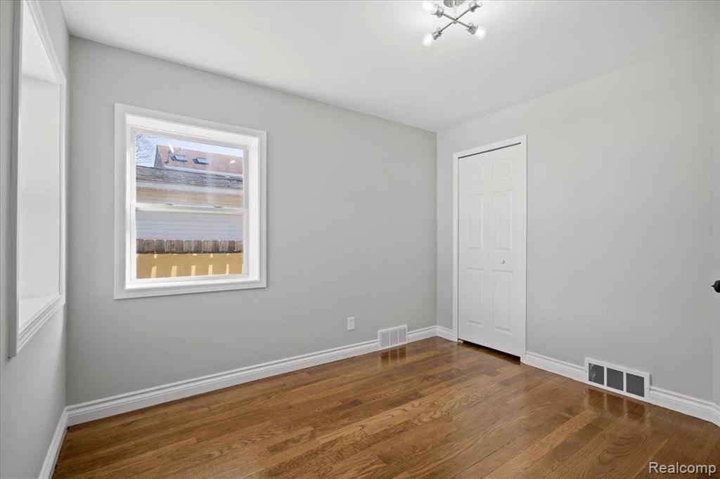 567 E MADISON Avenue, Pontiac, MI 48340 — Photo 26