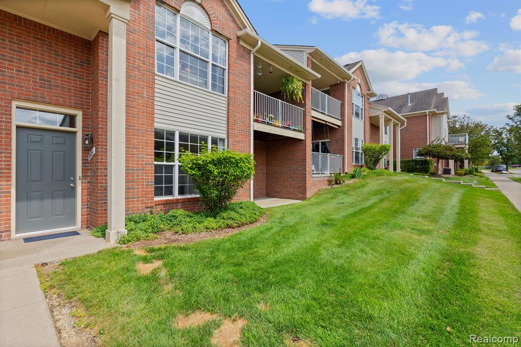 1924 FLAGSTONE Circle, Rochester, MI 48307 — Photo 26