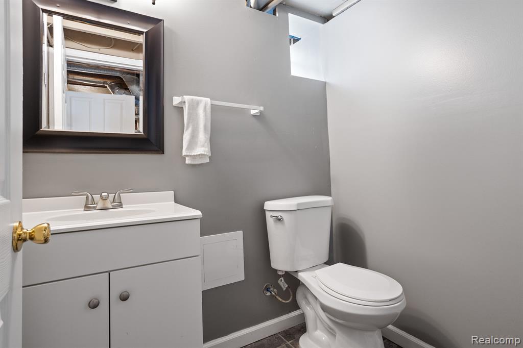 620 W KALAMA Avenue, Madison Heights, MI 48071 — Photo 17