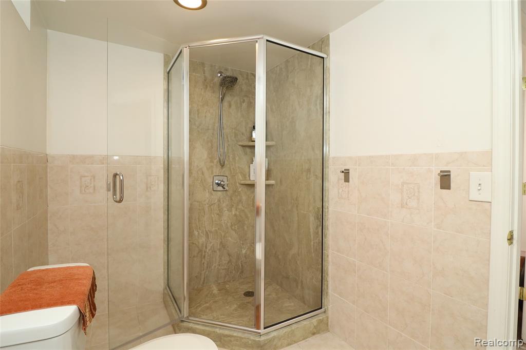 6840 N Silvery Lane, Dearborn Heights, MI 48127 — Photo 43