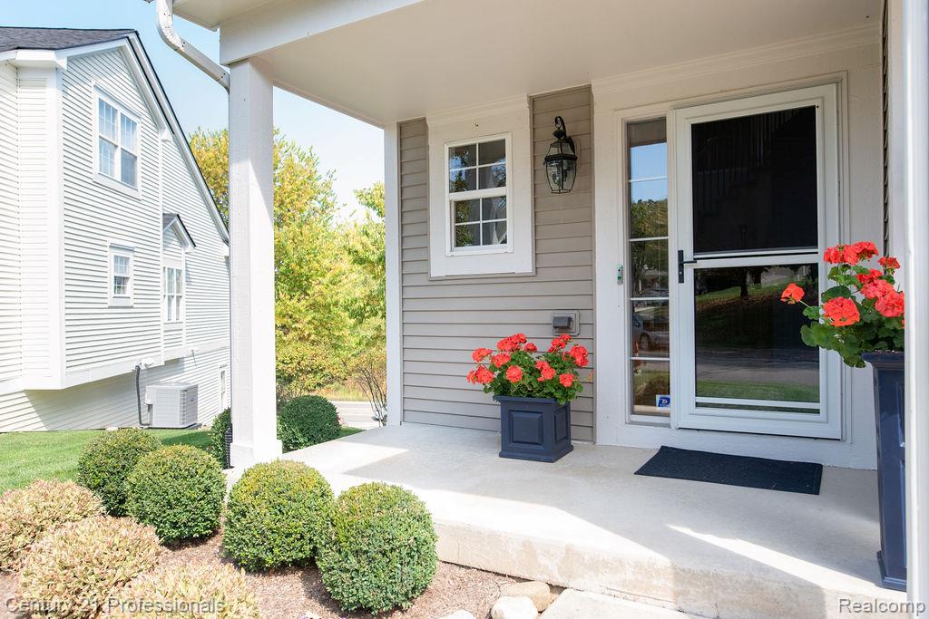 767 E Bluff Court, Rochester Hills, MI 48307 — Photo 4