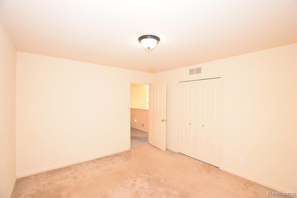 9 N VISTA, Auburn Hills, MI 48326 — Photo 17