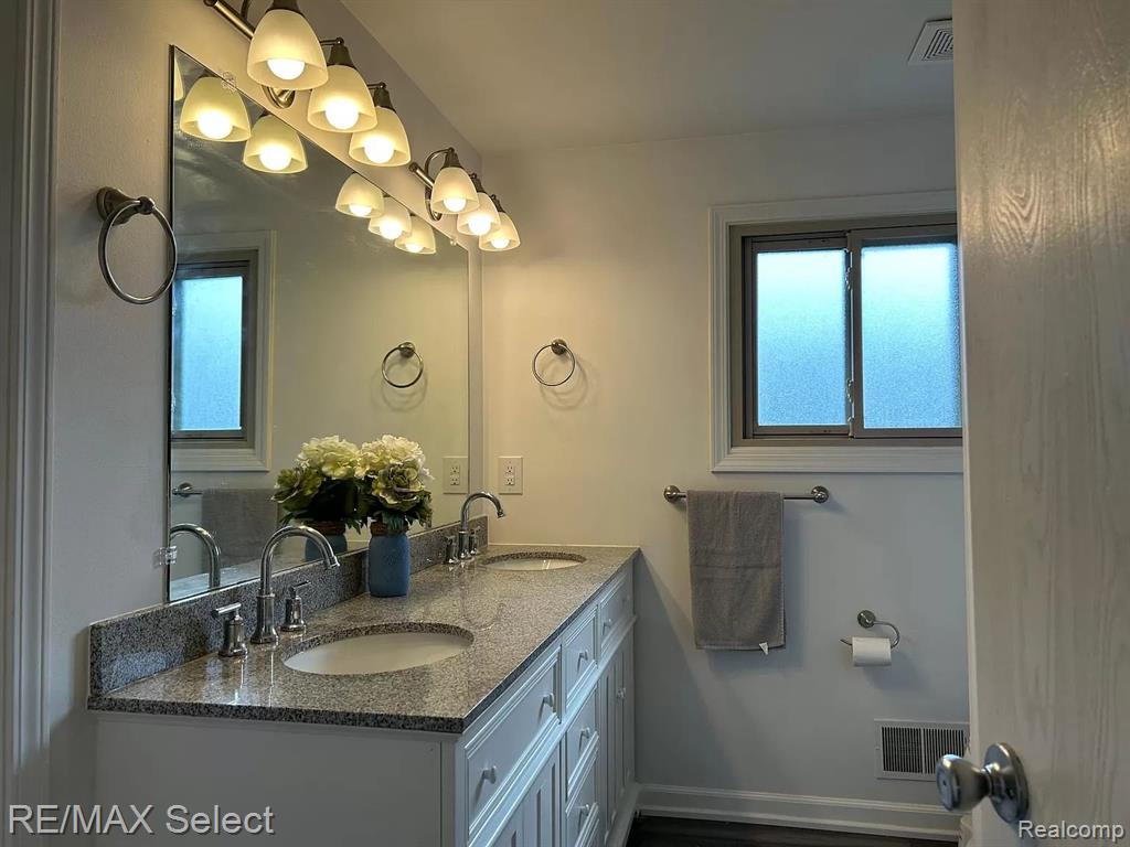 1294 WARNER CREEK Drive, Saline, MI 48176 — Photo 7