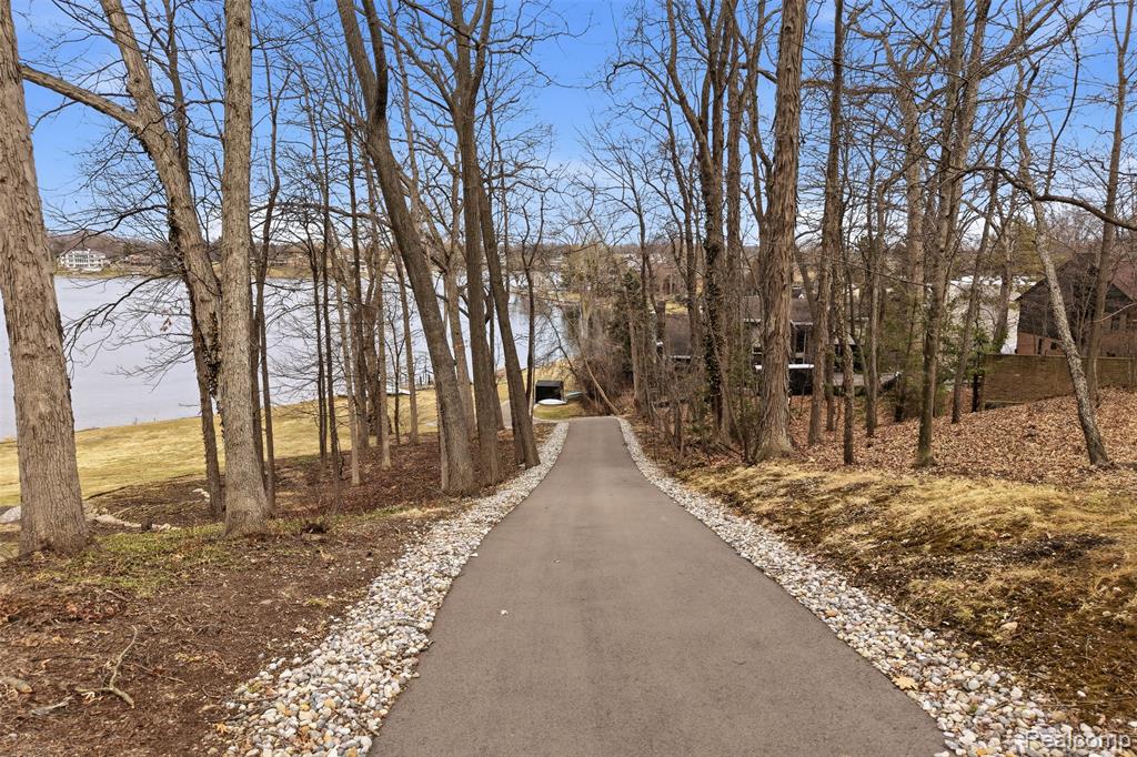 2954 Long Ridge Court, West Bloomfield, MI 48323 — Photo 10