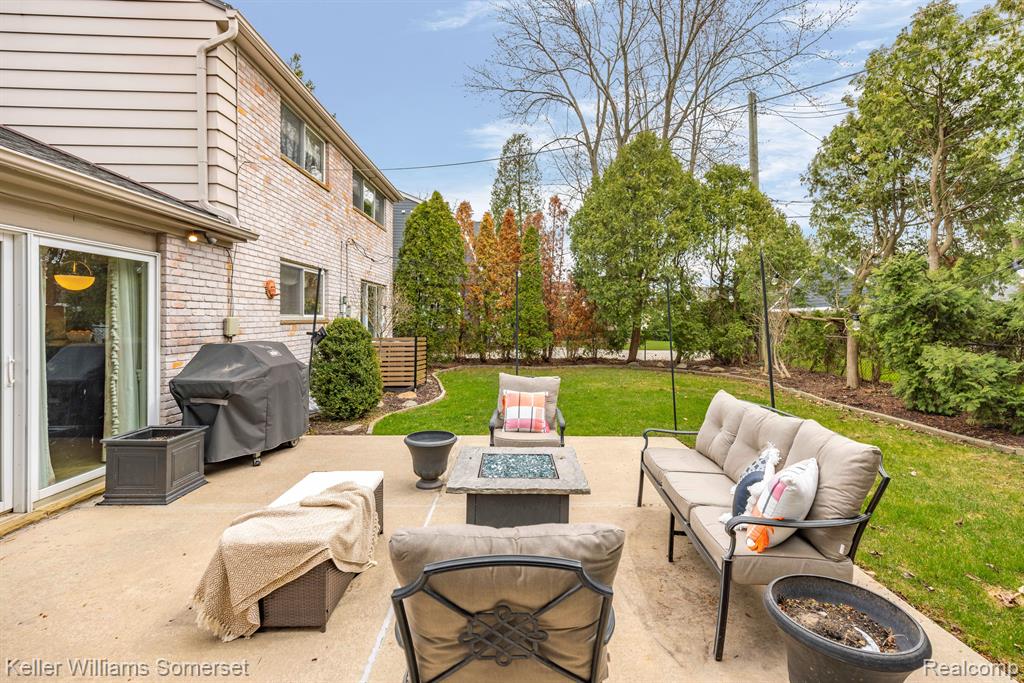 839 COOK Road, Grosse Pointe Woods, MI 48236 — Photo 33
