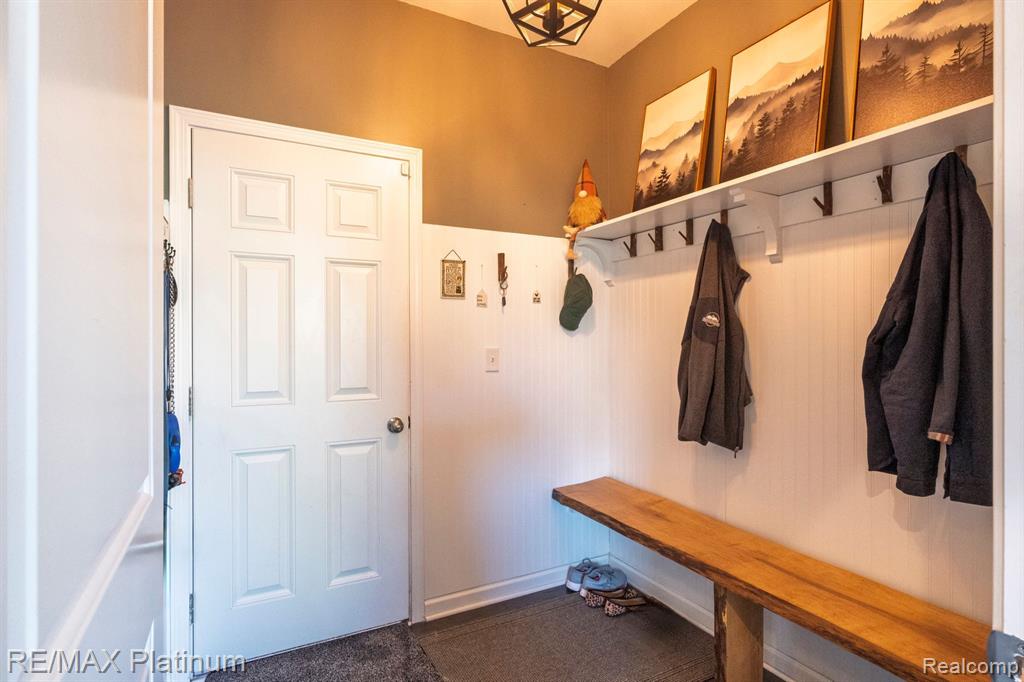 1402 SECRETARIAT Way, Howell, MI 48843 — Photo 32