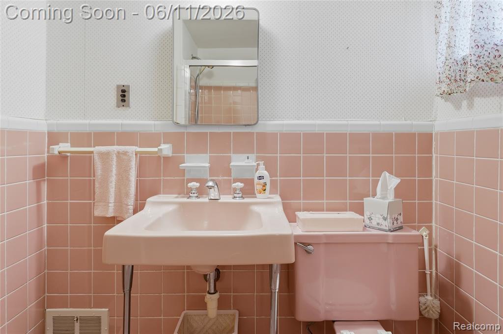 29609 Mark Avenue, Madison Heights, MI 48071 — Photo 21
