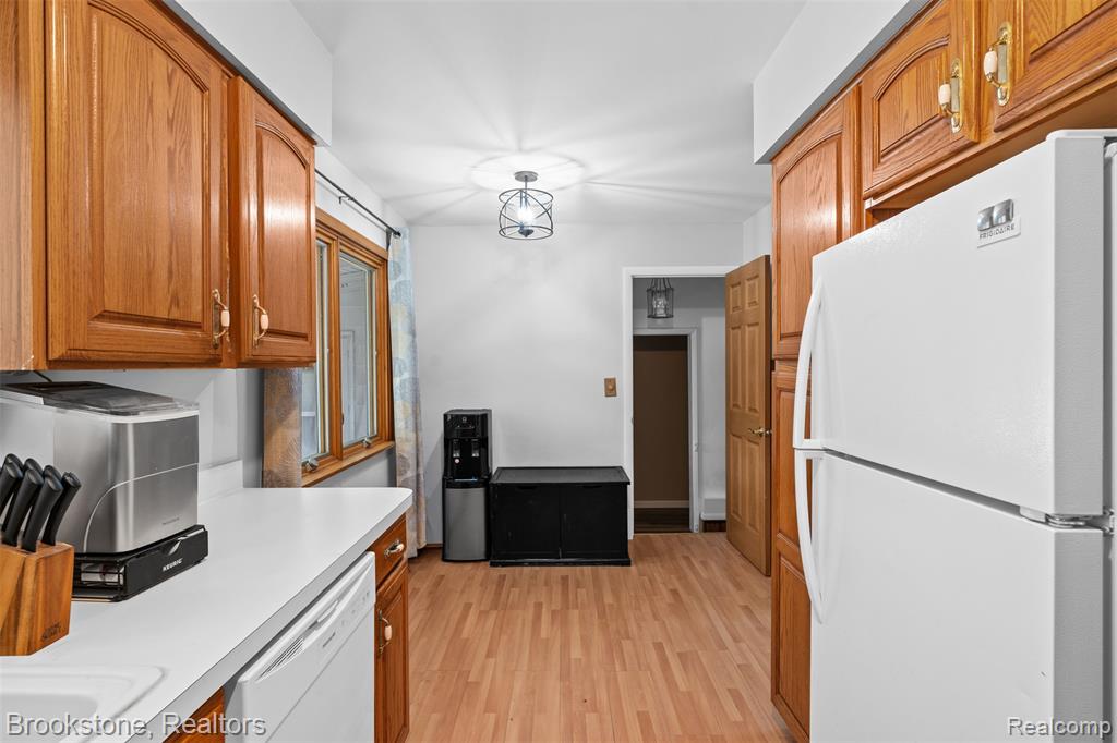 5503 Westchester Drive, Flint, MI 48532 — Photo 11