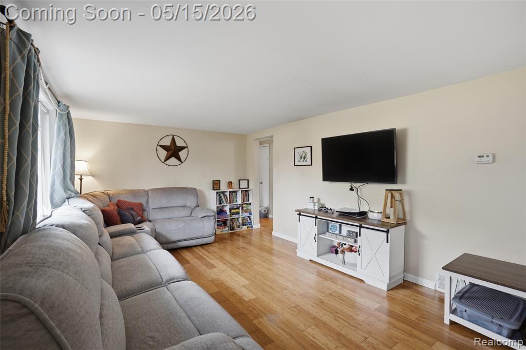 6141 Sandy Lane N, Burton, MI 48519 — Photo 8
