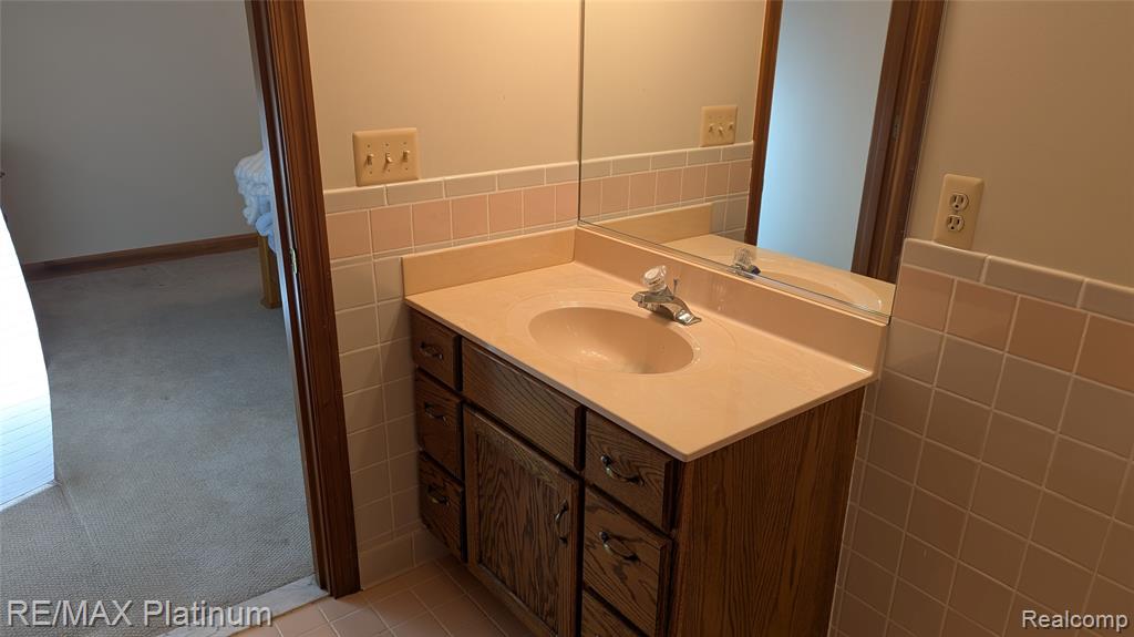4066 W Knoll, Milford, MI 48380 — Photo 37