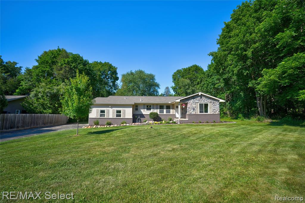 2456 N Tipsico Lake Road, Hartland, MI 48353 — Photo 57