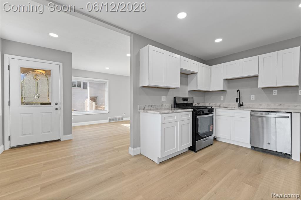 30772 J Carls Street, Roseville, MI 48066 — Photo 10