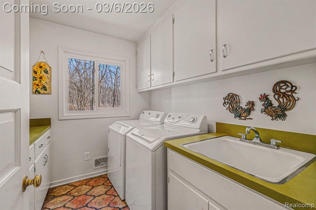9667 Burning Tree Drive, Grand Blanc, MI 48439 — Photo 33