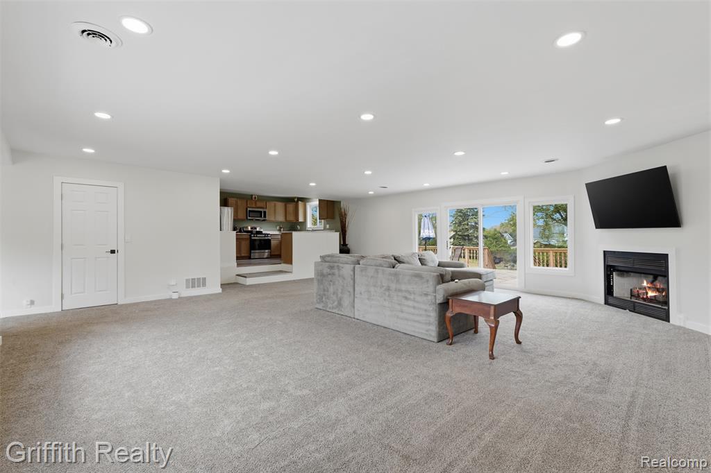 9198 Silver Lake Road, Linden, MI 48451 — Photo 11