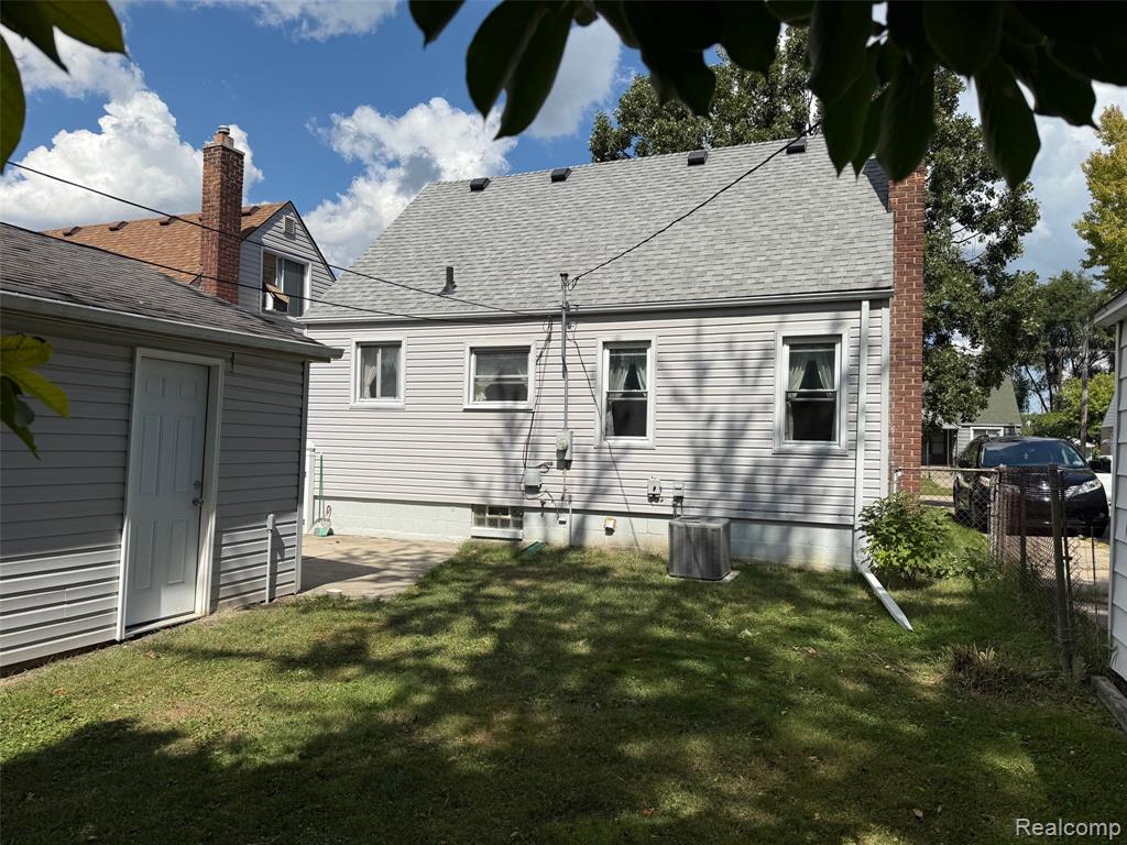 8060 Standard, Center Line, MI 48015 — Photo 4
