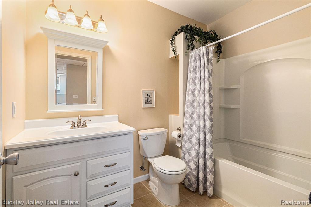 8537 SADDLEWOOD Drive, Brighton, MI 48116 — Photo 22