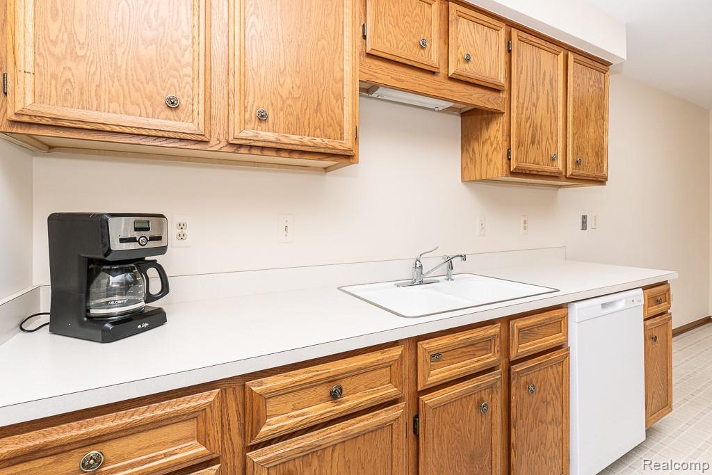 49414 Richmond Court, Shelby Twp, MI 48315 — Photo 14