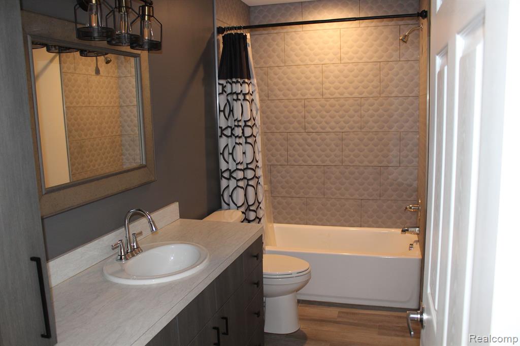 9025 GLASGOW Drive, White Lake, MI — Photo 8