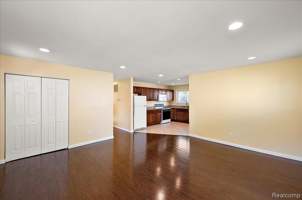 26061 Cameo Court, Madison Heights, MI 48071 — Photo 23