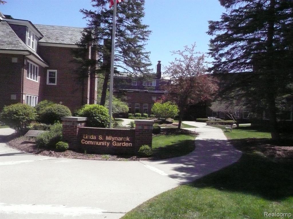 21372 MULBERRY Court, Farmington Hills, MI 48336 — Photo 27