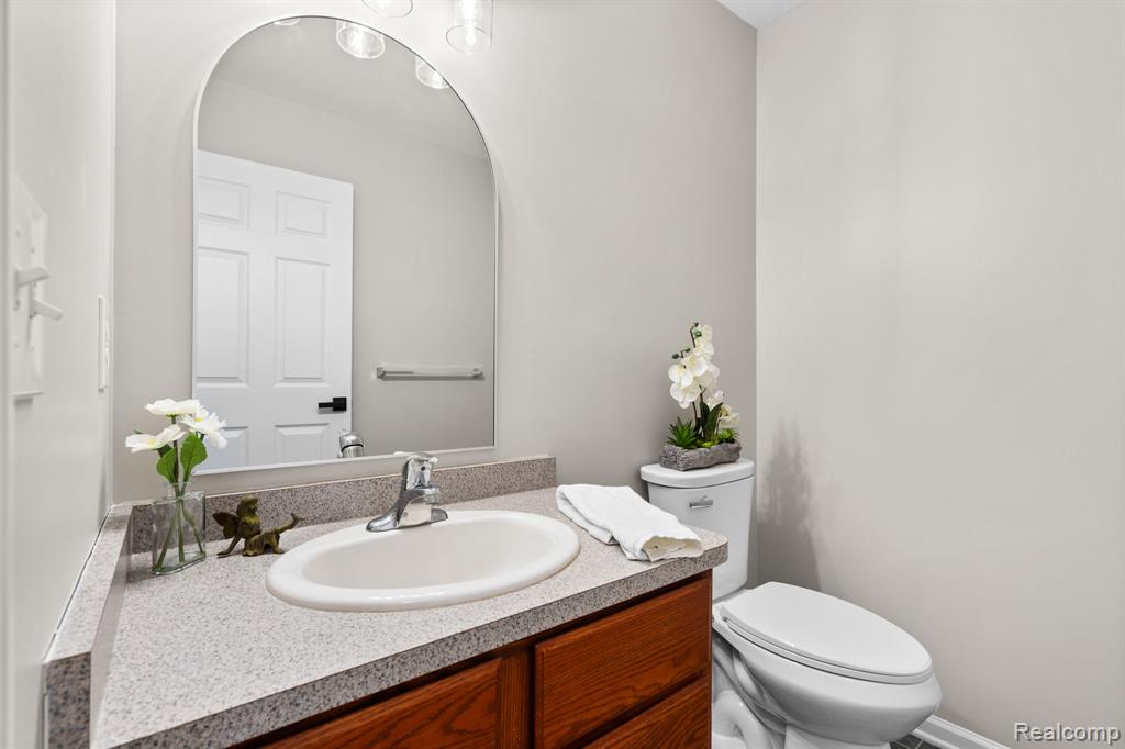 990 Waters Edge Lane, Fenton, MI 48430 — Photo 18