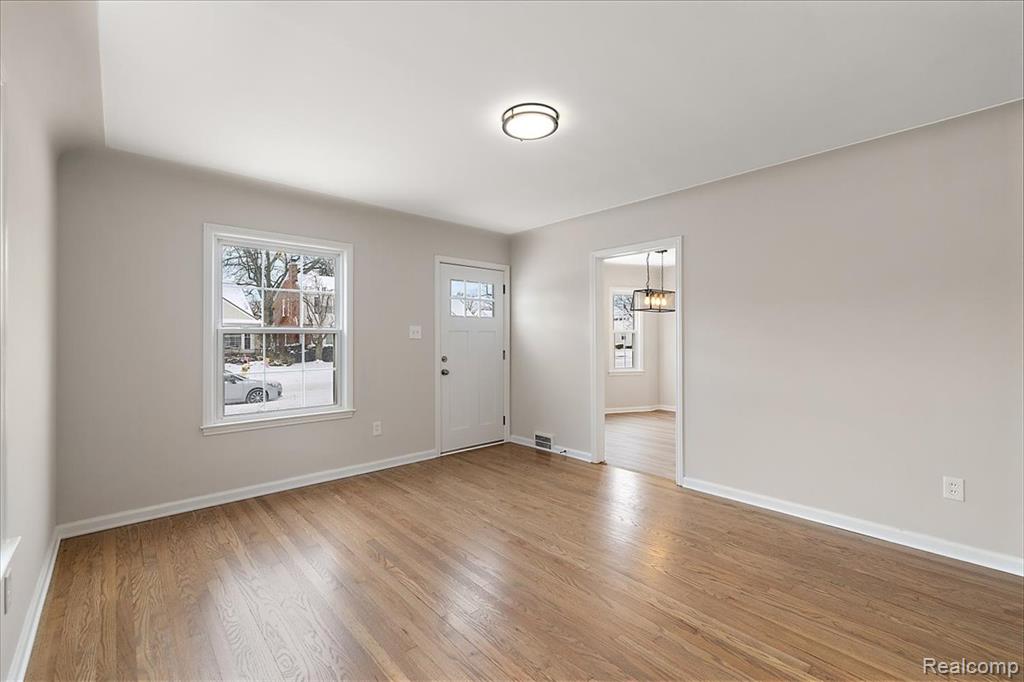 852 Cambridge Road, Berkley, MI 48072 — Photo 6