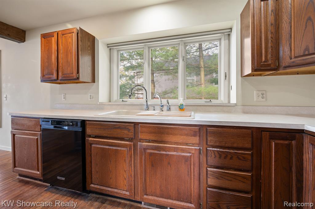 5867 COMMUNITY Drive, Brighton, MI 48116 — Photo 22