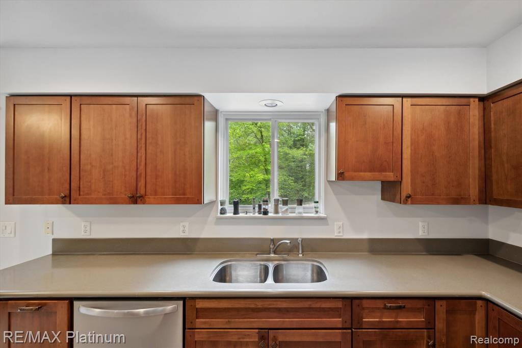 11520 WEIMAN Drive, Pinckney, MI 48169 — Photo 9