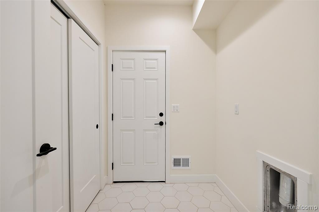 8754 Agnes Street, Detroit, MI 48214 — Photo 18