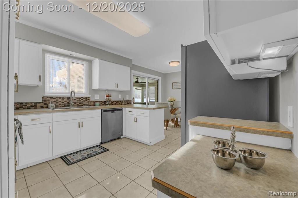 518 Charing Cross Drive, Grand Blanc, MI 48439 — Photo 11
