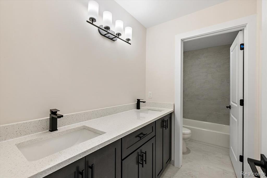 42435 Magnolia Drive, Sterling Heights, MI 48314 — Photo 39