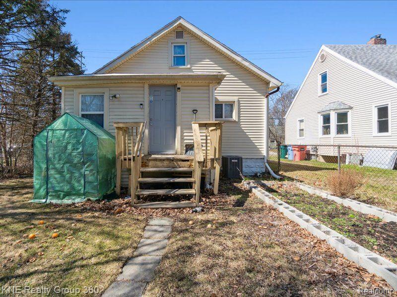 914 COMFORT Street, Lansing, MI 48915 — Photo 25