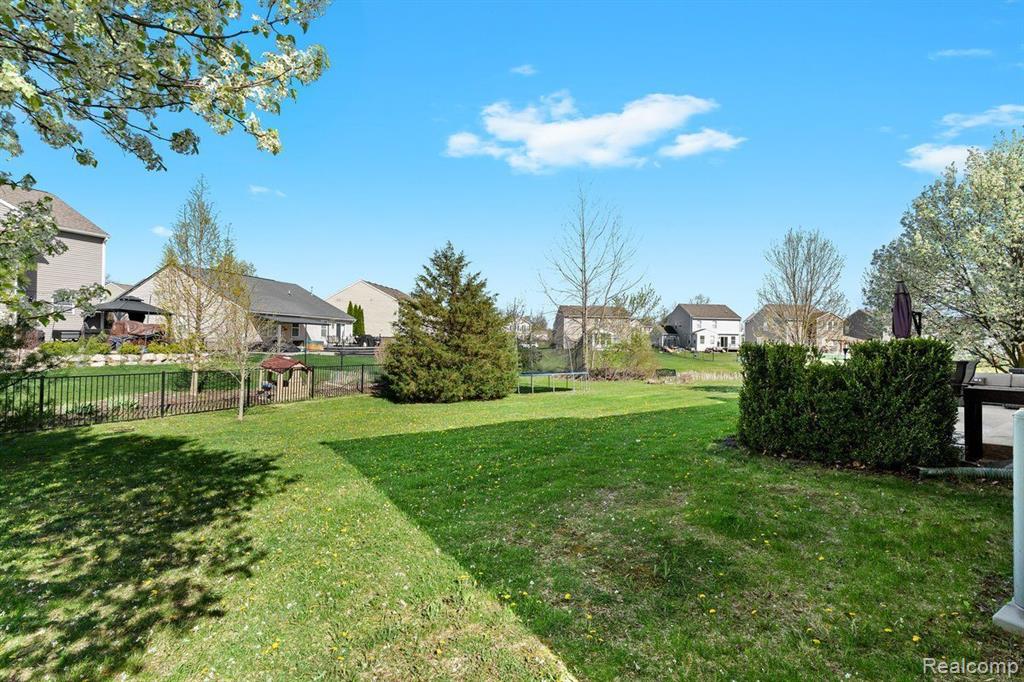 469 RIDGEWOOD Drive S, Ortonville, MI 48462 — Photo 6