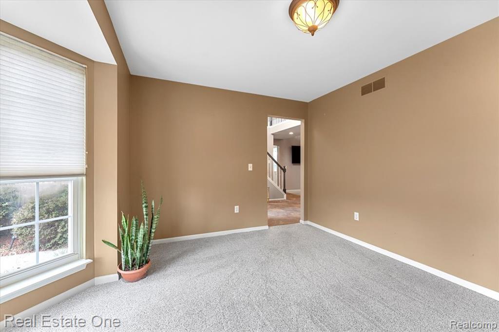 30026 Huron Meadows Drive, Rockwood, MI — Photo 8