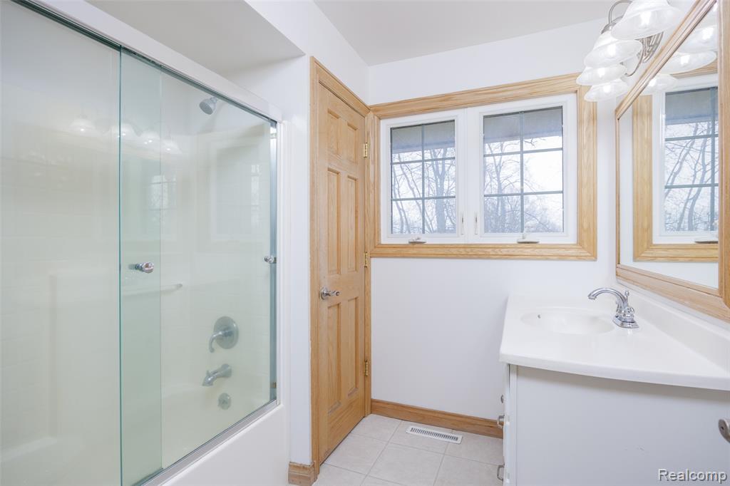 9247 Schrepfer Road, Howell, MI 48855 — Photo 22