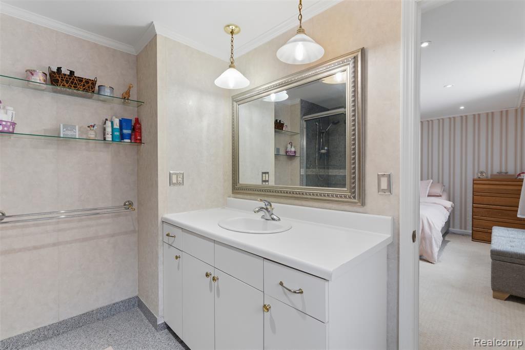724 W Oxhill Drive, White Lake, MI — Photo 18