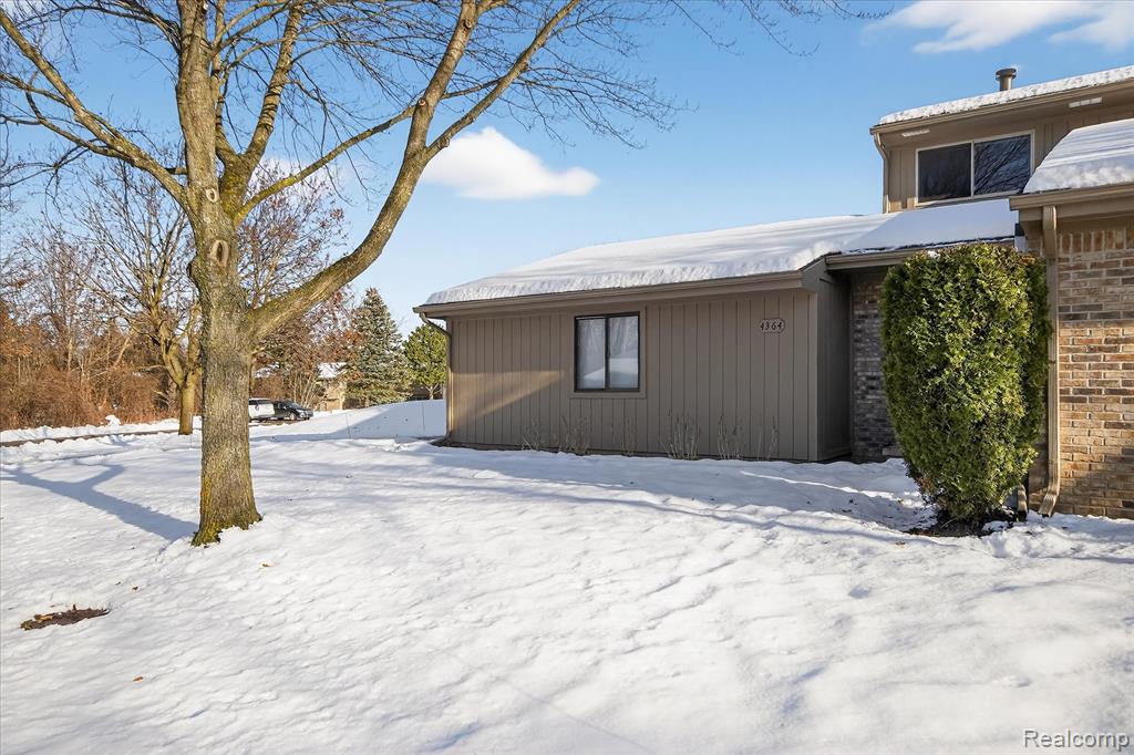 4364 S Meadow Drive, Waterford, MI 48329 — Photo 5