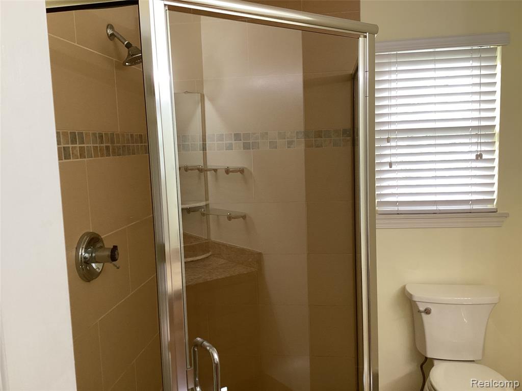 38547 Darbyshire, Farmington Hills, MI 48331 — Photo 15