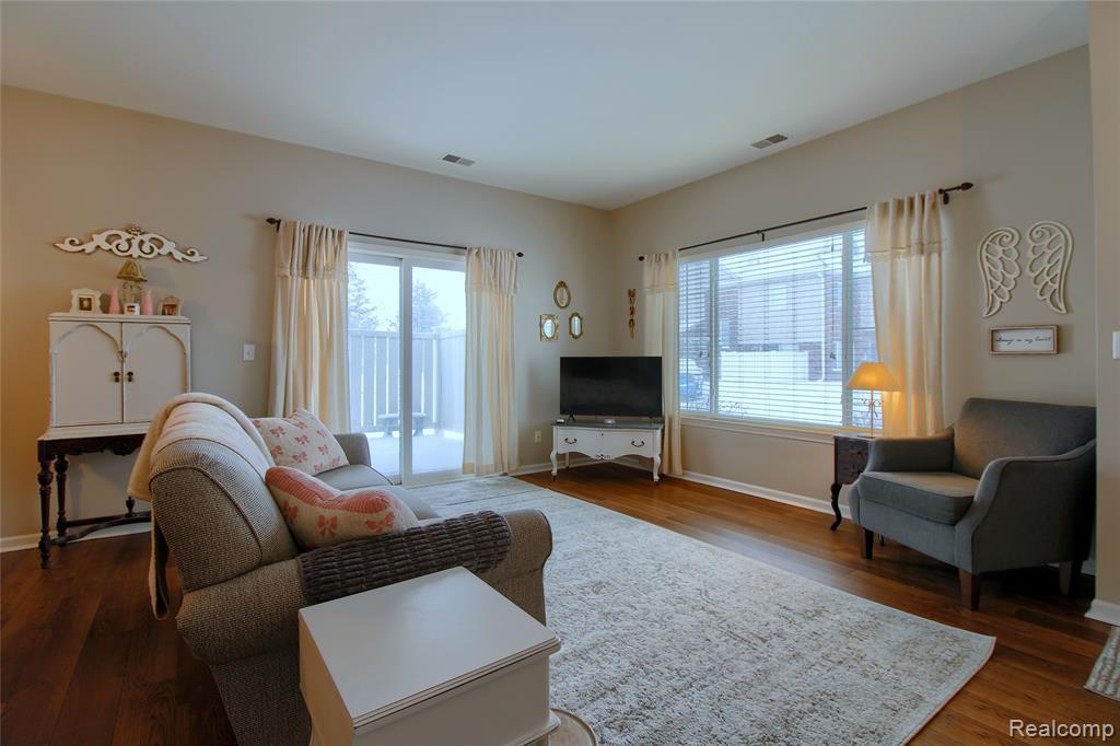 24031 Fairlane Boulevard, Trenton, MI 48183 — Photo 4