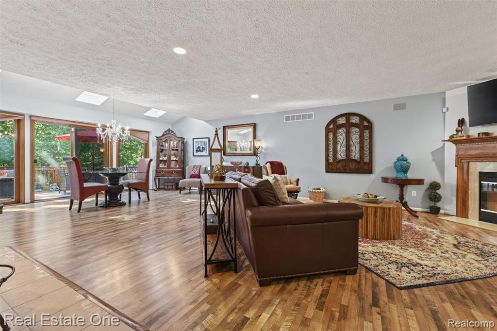 6586 Scenic Pines Court, 43, Clarkston, MI — Photo 9