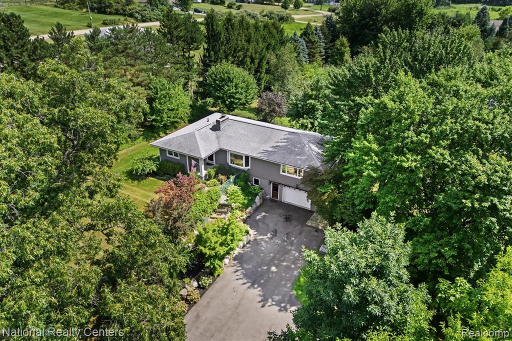 1785 Middle Road, Highland, MI — Photo 47