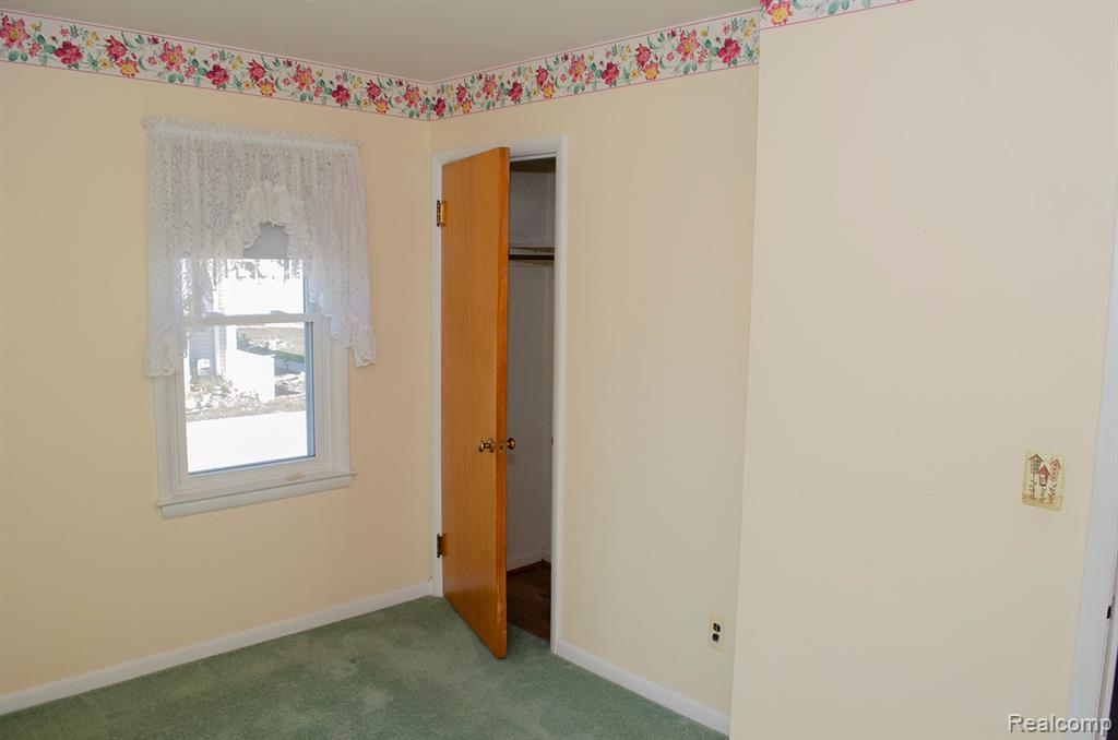 9819 WESTMORE Street, Livonia, MI 48150 — Photo 17