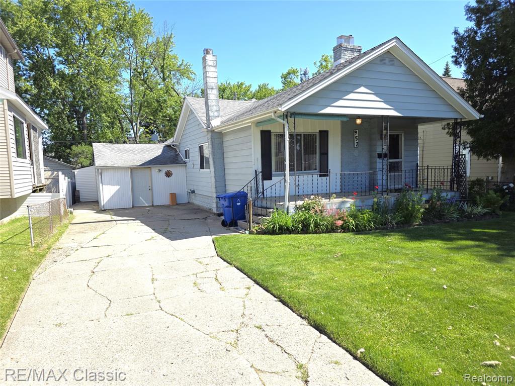 952 Lakeview Street, Waterford, MI 48328 — front exterior